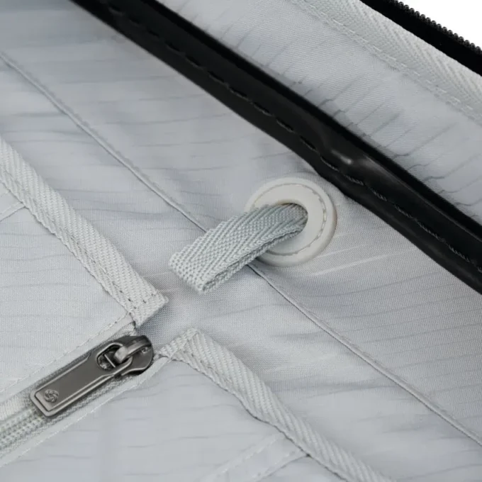 Elevation™ Plus hardside medium glider™ Elevation™ Plus hardside medium glider™