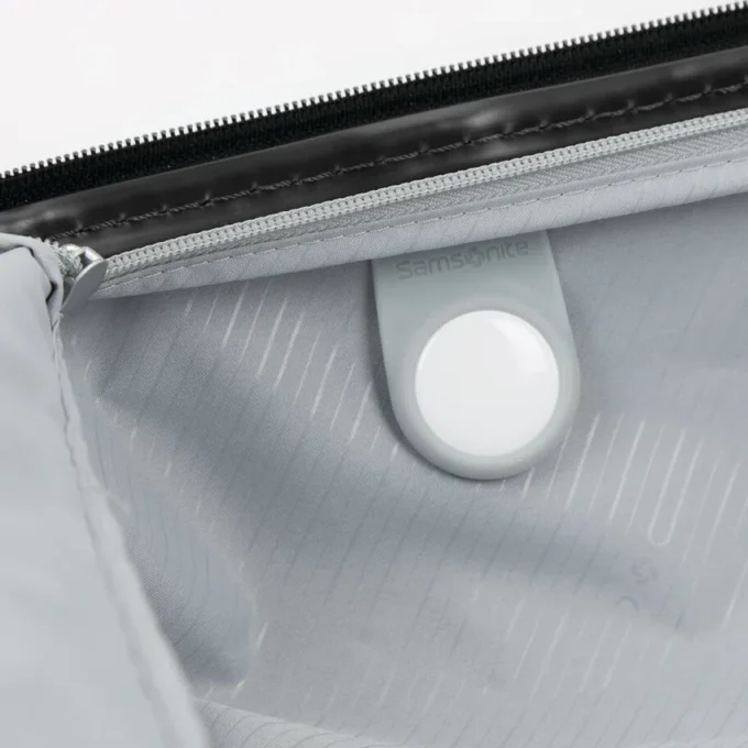 Elevation™ Plus hardside medium glider™ Elevation™ Plus hardside medium glider™