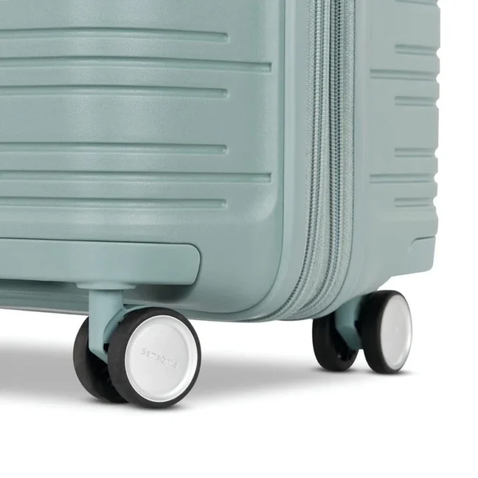 Elevation™ Plus hardside medium glider™ Elevation™ Plus hardside medium glider™